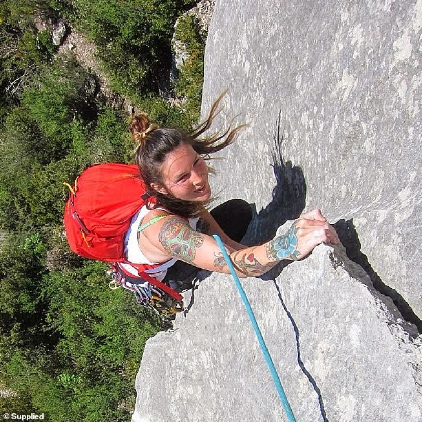 The cool kid: una motociclista de siete años monta una motocicleta con su madre, que ama los deportes extremos