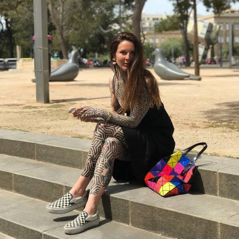 The cool kid: una motociclista de siete años monta una motocicleta con su madre, que ama los deportes extremos