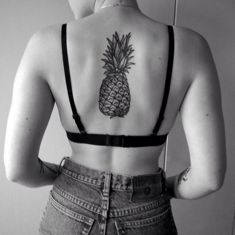 The couple bought cute clothes for the beach, but it became a bait for swingers