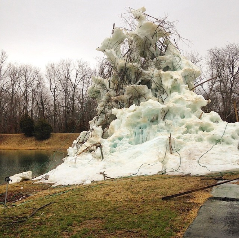 The family builds a house next to a huge ice sculpture every Christmas