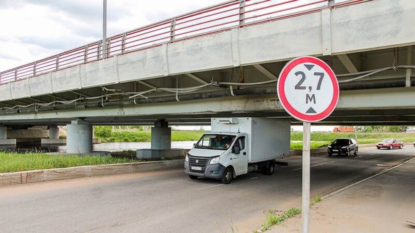 The famous St. Petersburg "bridge of stupidity" will disappear forever The famous St. Petersburg "bridge of stupidity" will disappear forever