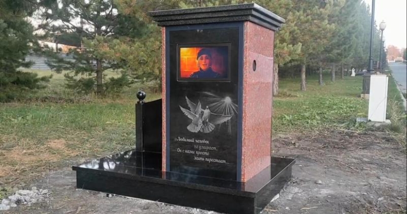 The first grave with a TV appeared at the cemetery in Novosibirsk