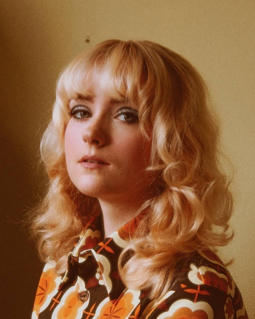 The girl fell in love with the era of the 70s and completely changed her style