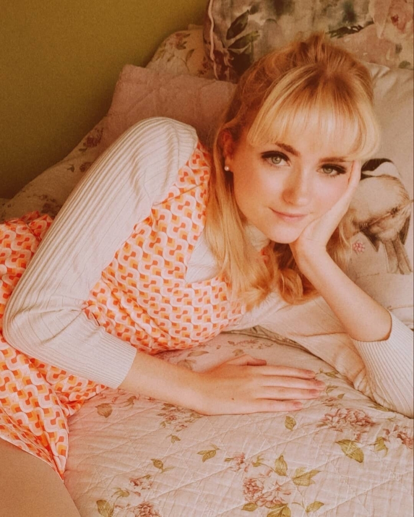 The girl fell in love with the era of the 70s and completely changed her style