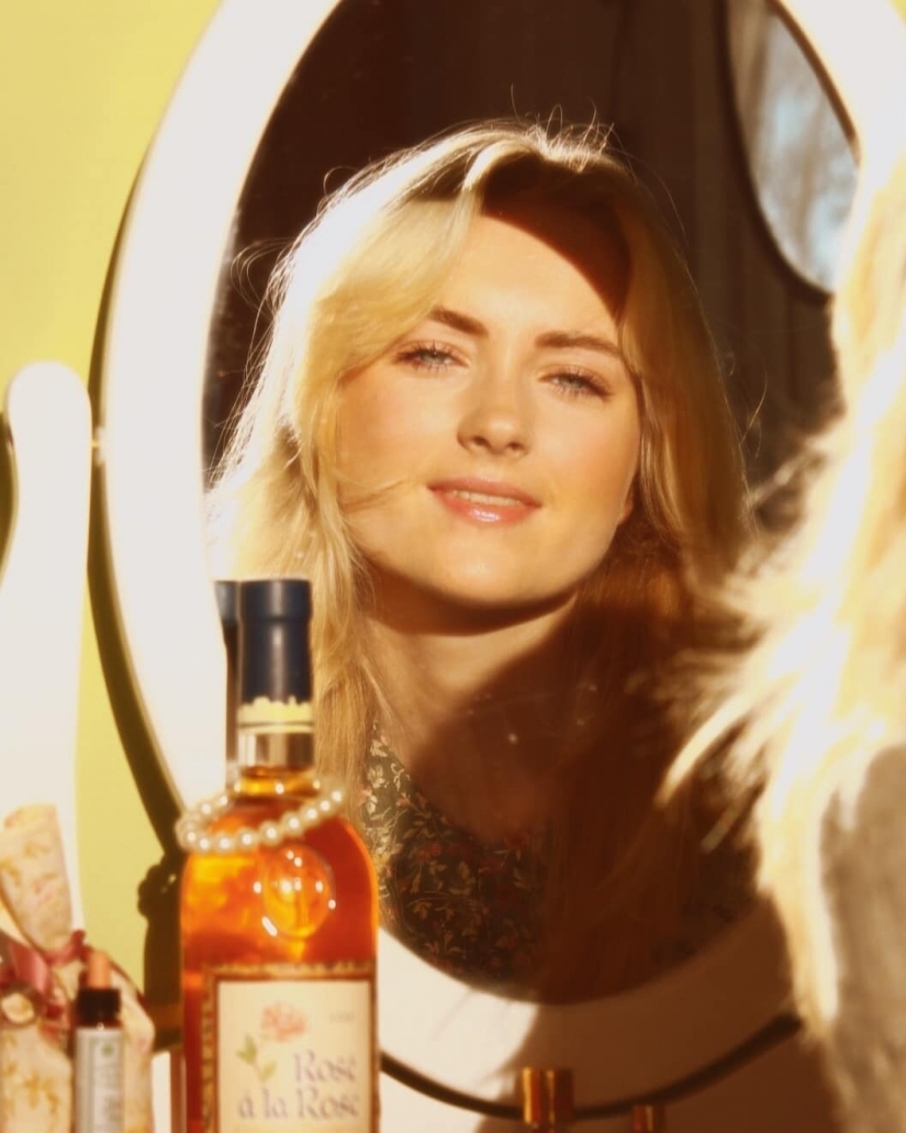 The girl fell in love with the era of the 70s and completely changed her style