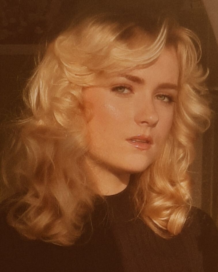 The girl fell in love with the era of the 70s and completely changed her style