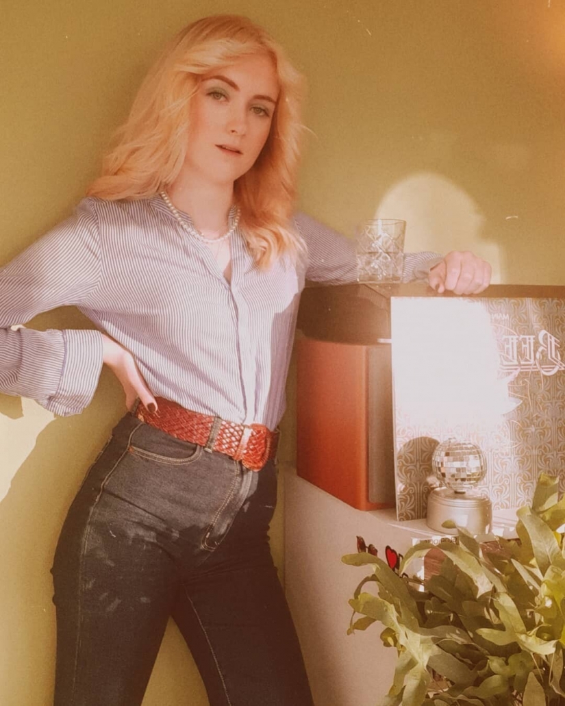 The girl fell in love with the era of the 70s and completely changed her style