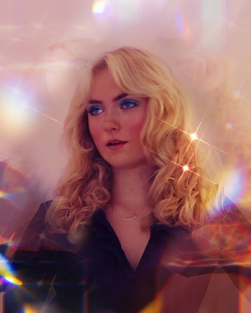 The girl fell in love with the era of the 70s and completely changed her style