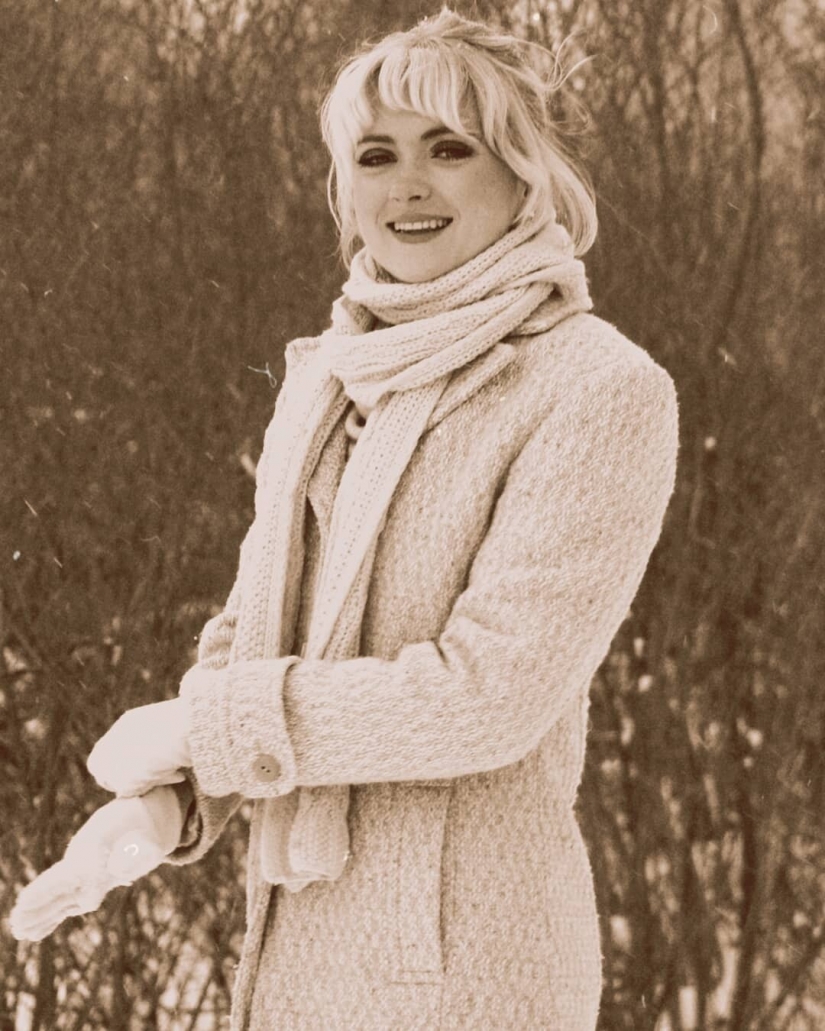 The girl fell in love with the era of the 70s and completely changed her style