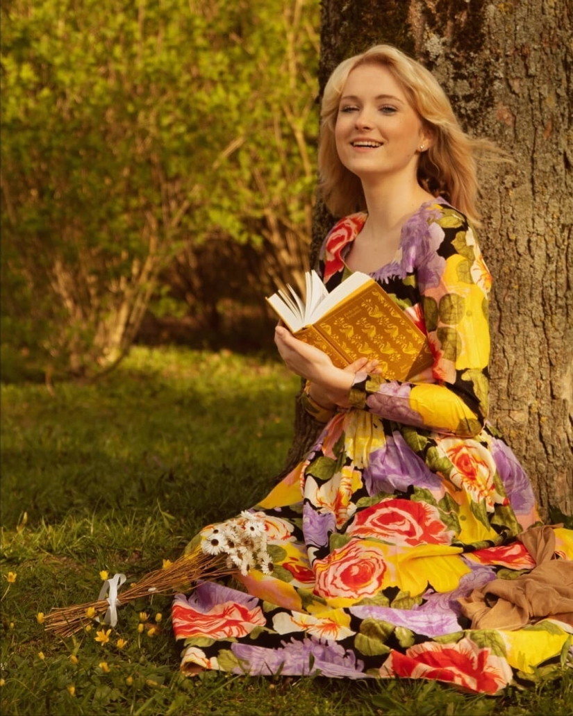 The girl fell in love with the era of the 70s and completely changed her style