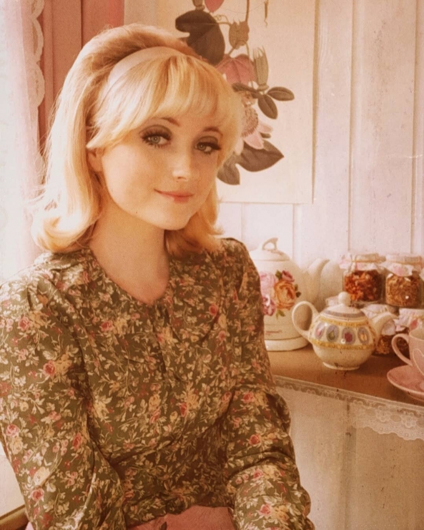 The girl fell in love with the era of the 70s and completely changed her style