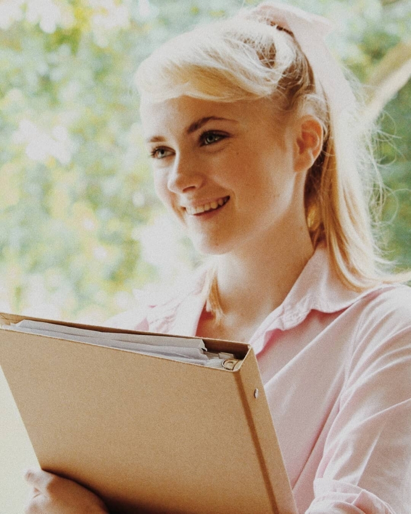 The girl fell in love with the era of the 70s and completely changed her style