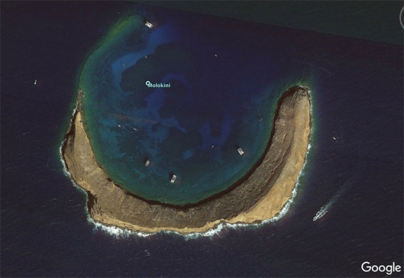 The guy searches for interesting things on Google Earth, and here are 18 of his best finds The guy searches for interesting things on Google Earth, and here are 18 of his best finds