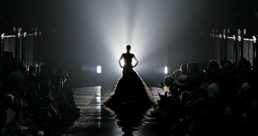 The history of fashion shows from personal couturier to the " Buy " button on Instagram The history of fashion shows from personal couturier to the " Buy " button on Instagram