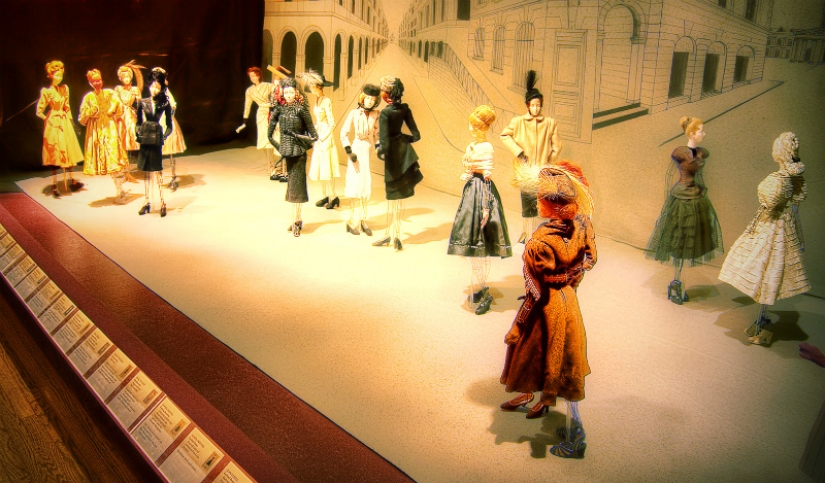 The history of fashion shows from personal couturier to the " Buy " button on Instagram The history of fashion shows from personal couturier to the " Buy " button on Instagram