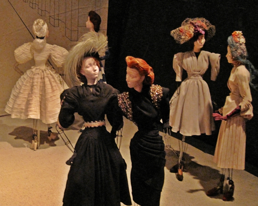 The history of fashion shows from personal couturier to the " Buy " button on Instagram The history of fashion shows from personal couturier to the " Buy " button on Instagram
