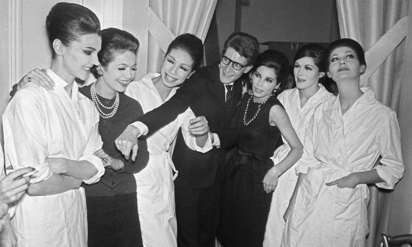 The history of fashion shows from personal couturier to the " Buy " button on Instagram The history of fashion shows from personal couturier to the " Buy " button on Instagram