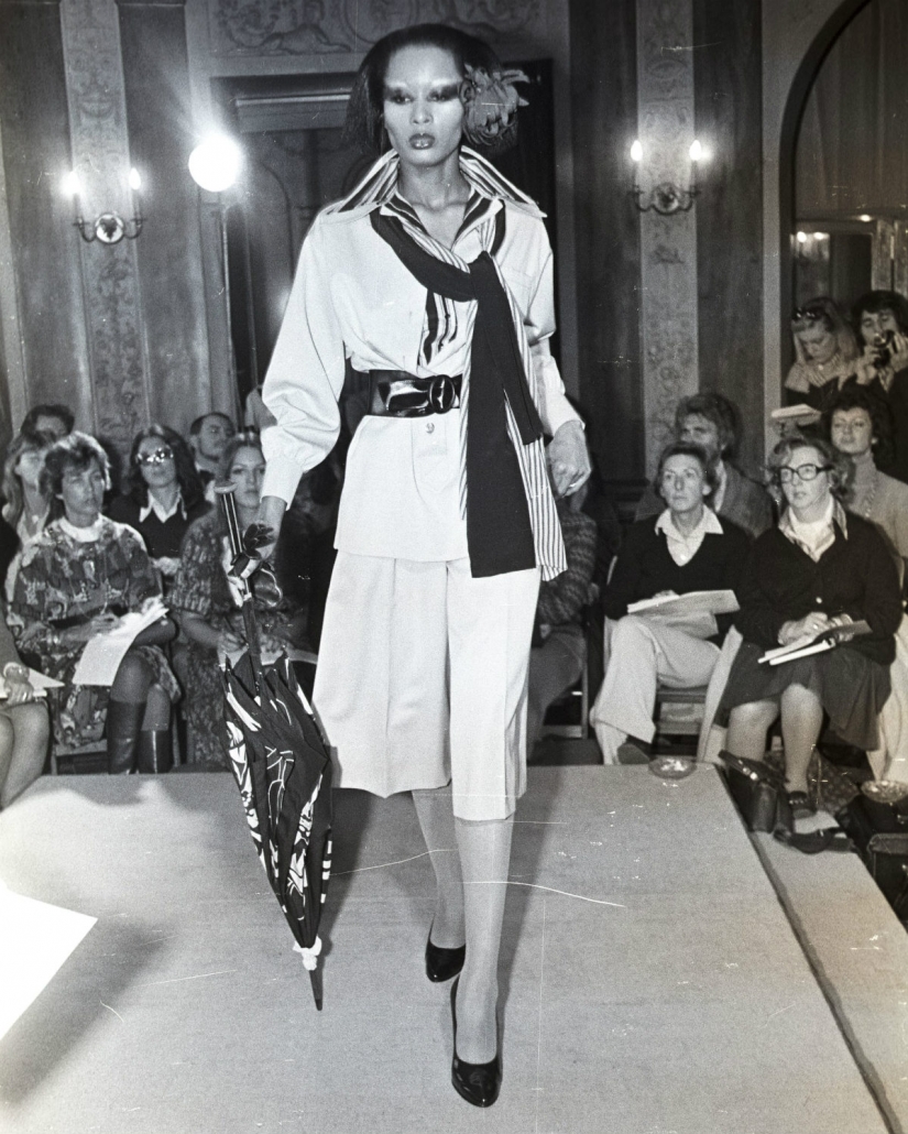 The history of fashion shows from personal couturier to the " Buy " button on Instagram The history of fashion shows from personal couturier to the " Buy " button on Instagram