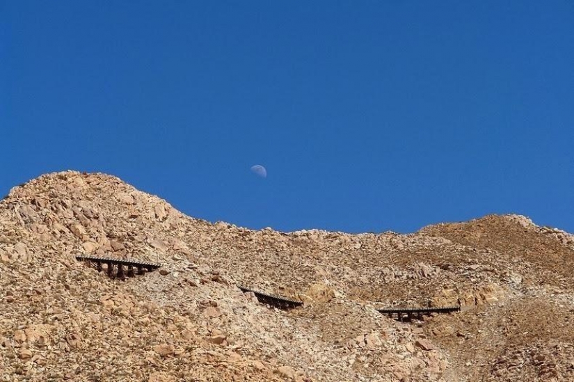 The impossible railroad