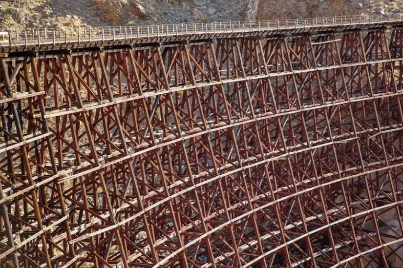 The impossible railroad