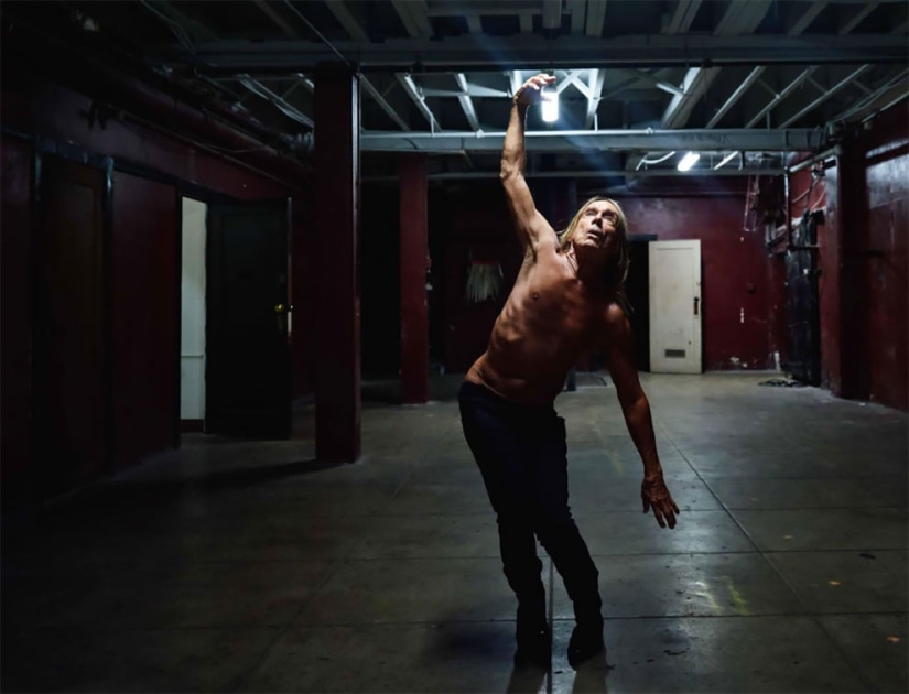 The legendary Pirelli calendar 2022 about musicians on the road The legendary Pirelli calendar 2022 about musicians on the road