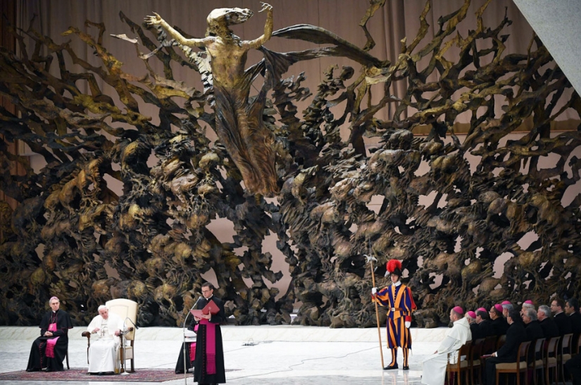 The machinations of the devil or a gay scandal: why the commander of the Pope's guard, Alois Estermann, was shot The machinations of the devil or a gay scandal: why the commander of the Pope's guard, Alois Estermann, was shot