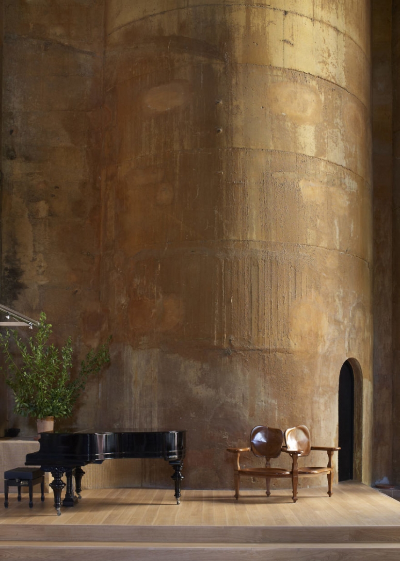 The old cement factory was turned into a real villa