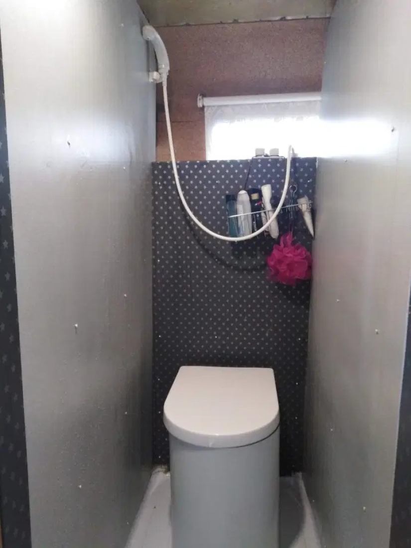 The Path of freedom: a couple from Britain lives in a minibus, having been traveling around Europe for two years