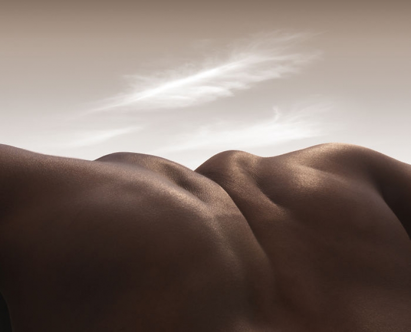 The photographer creates landscapes using only human bodies and the result looks great