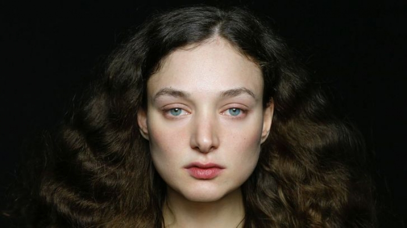 The photographer takes close-ups of women from different ethnic groups to show the unique beauty of each nation