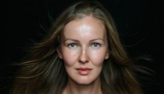 The photographer takes close-ups of women from different ethnic groups to show the unique beauty of each nation