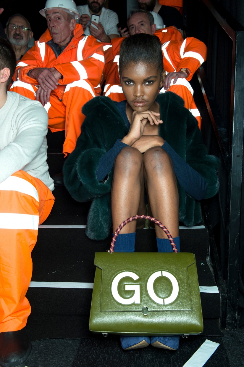 The reverse side of the fashion that hides the catwalk The reverse side of the fashion that hides the catwalk