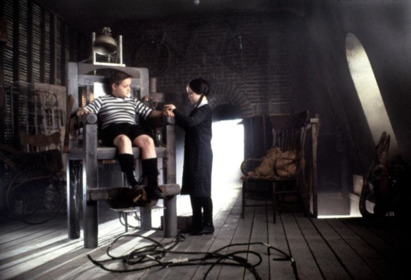 The sweet charm of black humor: unknown facts about the history of the Addams family