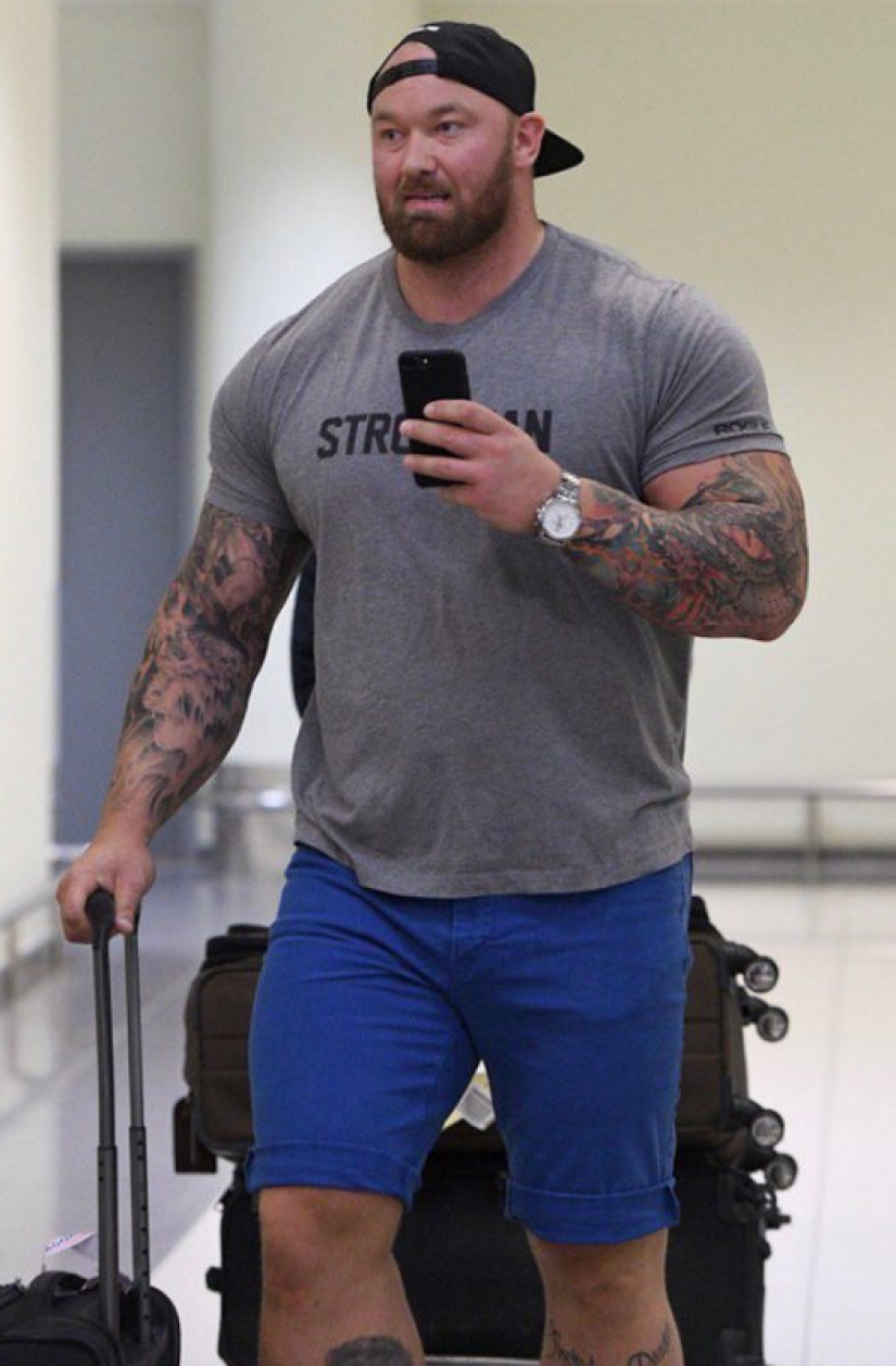 The Transformation of Mount Bjornsson: From skinny basketball player to the World's Strongest Man The Transformation of Mount Bjornsson: From skinny basketball player to the World's Strongest Man