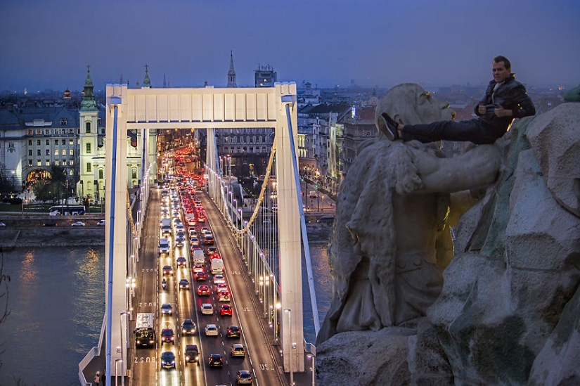 This photographer risks his life for a good shot.