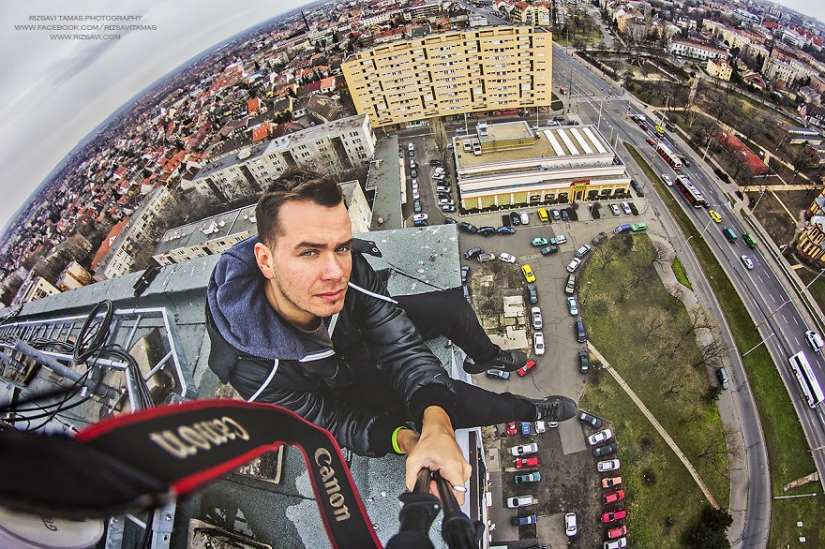 This photographer risks his life for a good shot.