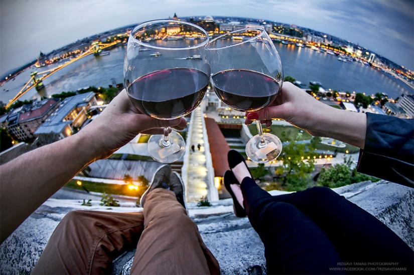 This photographer risks his life for a good shot.