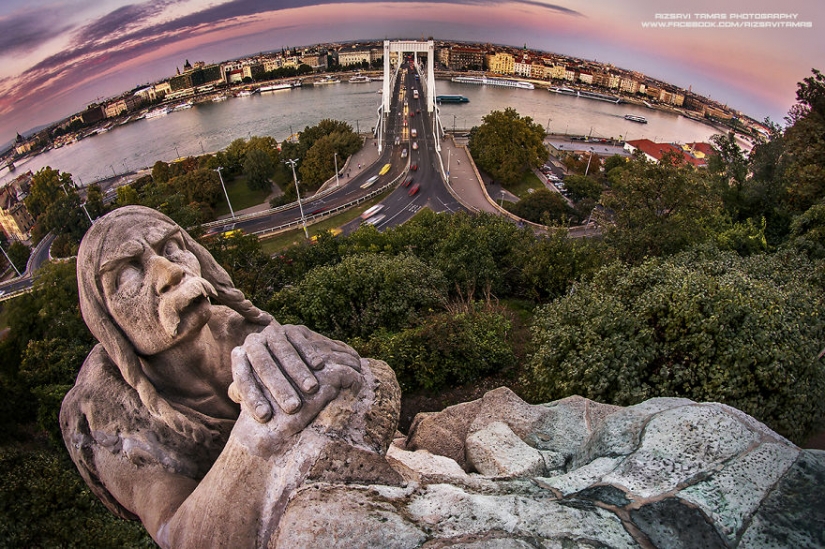 This photographer risks his life for a good shot.