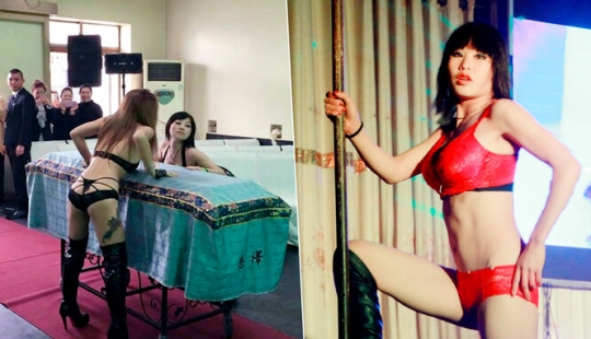 To die, so with music: a strange tradition of striptease at funerals