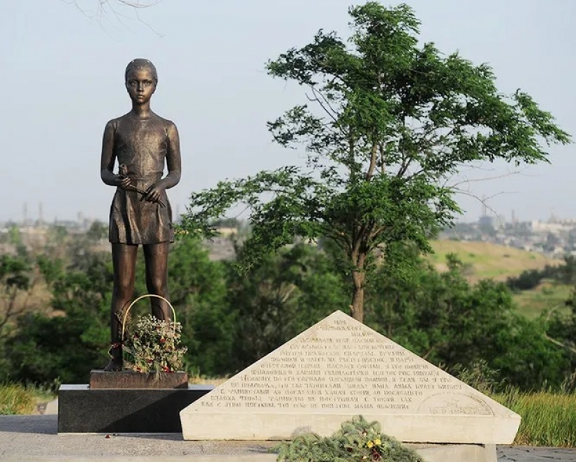 Tocar las historias de los niños que se pongan en vivo monumentos Tocar las historias de los niños que se pongan en vivo monumentos
