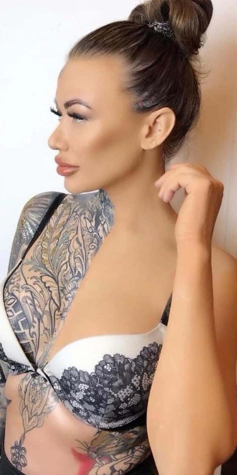 Trolls branded the British because of the tattoos and I doubt that it can be a good mother Trolls branded the British because of the tattoos and I doubt that it can be a good mother