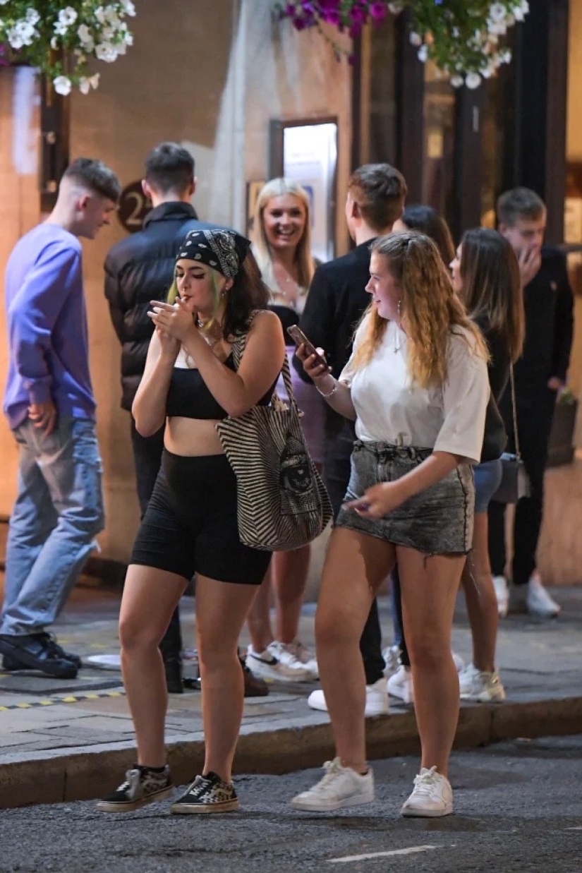Tuvo un buen paseo: cómo los estudiantes británicos de primer año celebran el inicio de sus estudios Tuvo un buen paseo: cómo los estudiantes británicos de primer año celebran el inicio de sus estudios