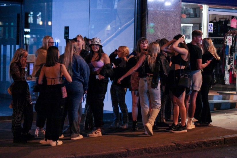 Tuvo un buen paseo: cómo los estudiantes británicos de primer año celebran el inicio de sus estudios Tuvo un buen paseo: cómo los estudiantes británicos de primer año celebran el inicio de sus estudios