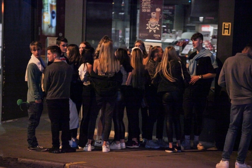 Tuvo un buen paseo: cómo los estudiantes británicos de primer año celebran el inicio de sus estudios Tuvo un buen paseo: cómo los estudiantes británicos de primer año celebran el inicio de sus estudios