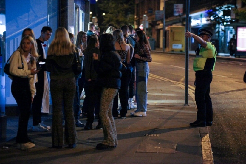 Tuvo un buen paseo: cómo los estudiantes británicos de primer año celebran el inicio de sus estudios Tuvo un buen paseo: cómo los estudiantes británicos de primer año celebran el inicio de sus estudios