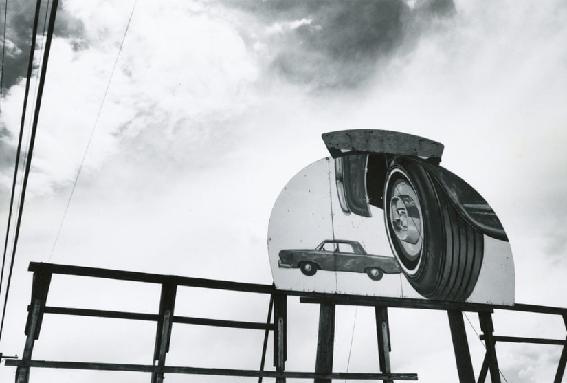 Typical American roadside monuments - in photographs Typical American roadside monuments - in photographs