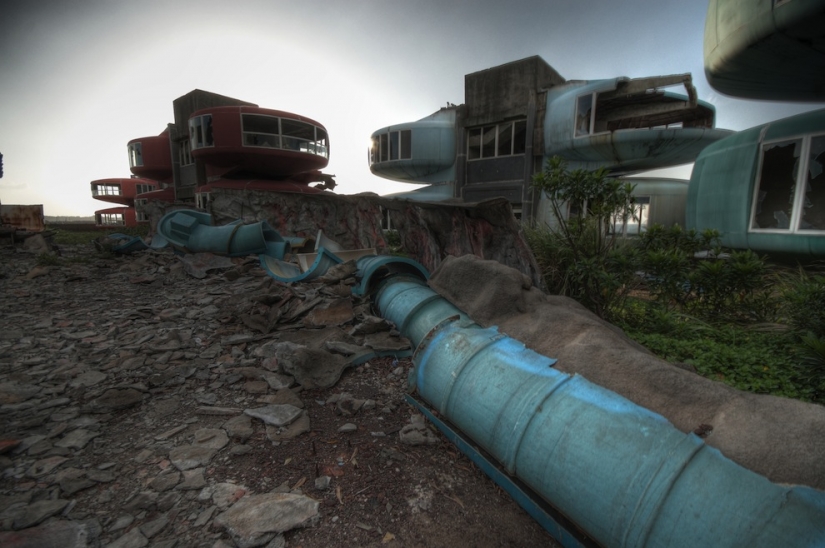 UFO Houses in Taiwan: An abandoned futuristic ghost town UFO Houses in Taiwan: An abandoned futuristic ghost town