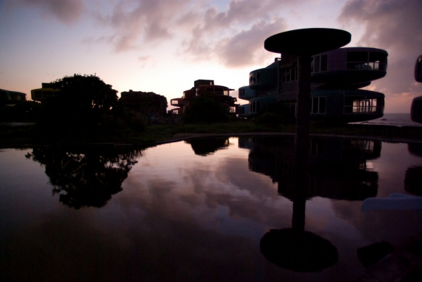 UFO Houses in Taiwan: An abandoned futuristic ghost town UFO Houses in Taiwan: An abandoned futuristic ghost town