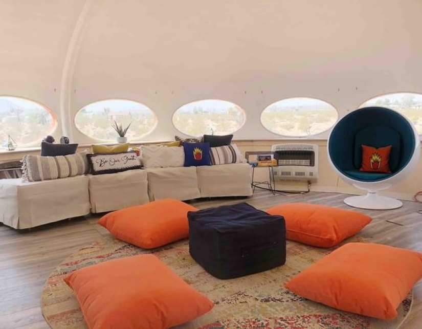 UFO Night in the Desert in glamping Area 55 Futuro House UFO Night in the Desert in glamping Area 55 Futuro House