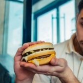 Un americano ha estado comiendo en un parque de atracciones durante 7 años y ahorrado para una casa